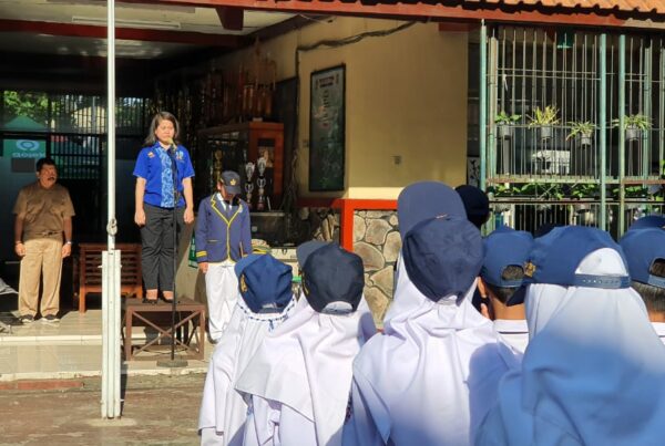 BNN Kota Bandung menjadi Pembina Upacara di Sekolah