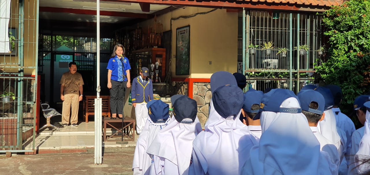 BNN Kota Bandung menjadi Pembina Upacara di Sekolah BNN Kota Bandung menjadi Pembina Upacara di Sekolah