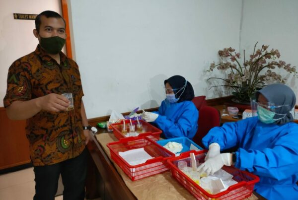 Pegawai Kementerian ESDM Batubara dan Panas Bumi jalani Tes Urin oleh BNN Kota Bandung