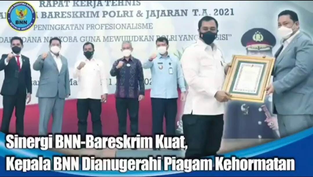 KEPALA BNN RI TERIMA PENGHARGAAN PIAGAM KEHORMATAN DARI BARESKRIM POLRI