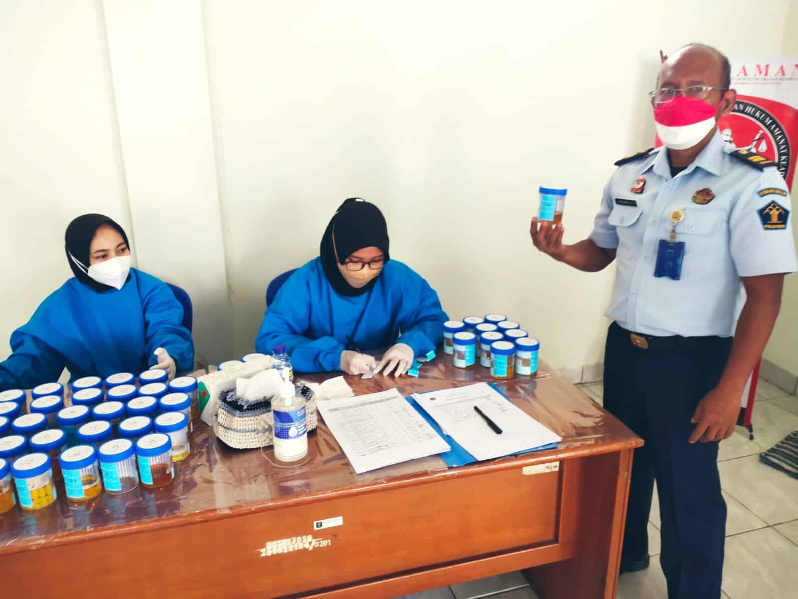 RUTAN PEREMPUAN KELAS II BANDUNG GANDENG BNN GELAR TES URINE
