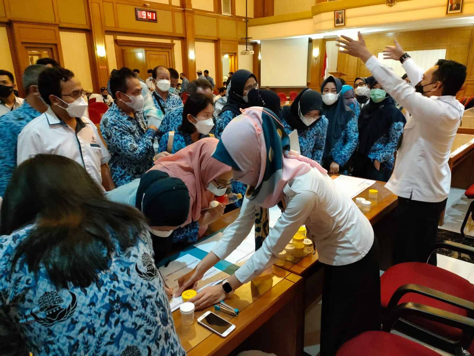 BNN Kota Bandung Lakukan tes urin kepada 153 Orang Pegawai BBPLK Kementerian Ketenagakerjaan