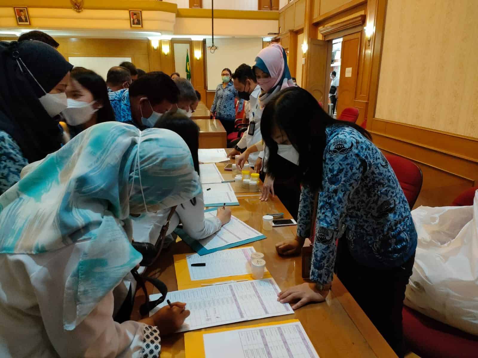 BNN Kota Bandung Lakukan tes urin kepada 153 Orang Pegawai BBPLK Kementerian Ketenagakerjaan