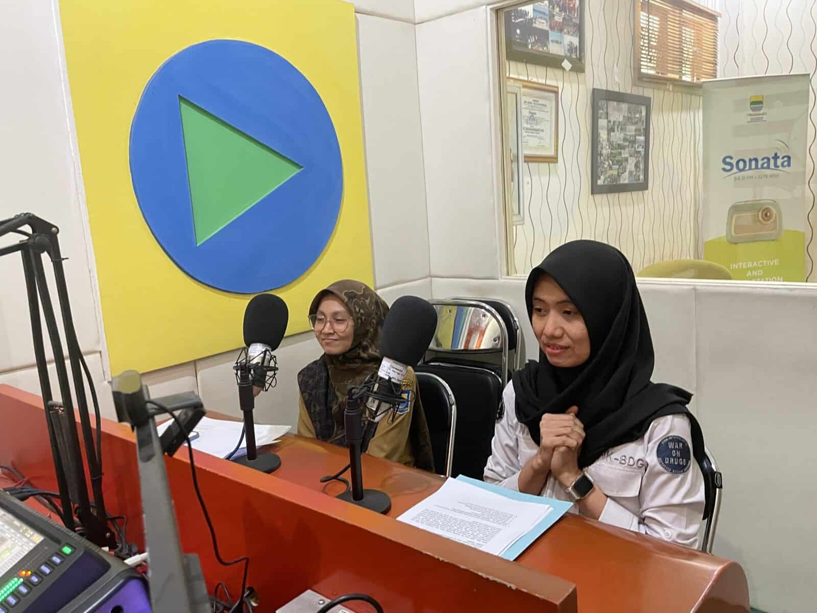 Bangun Komunikasi Efektif dengan Remaja