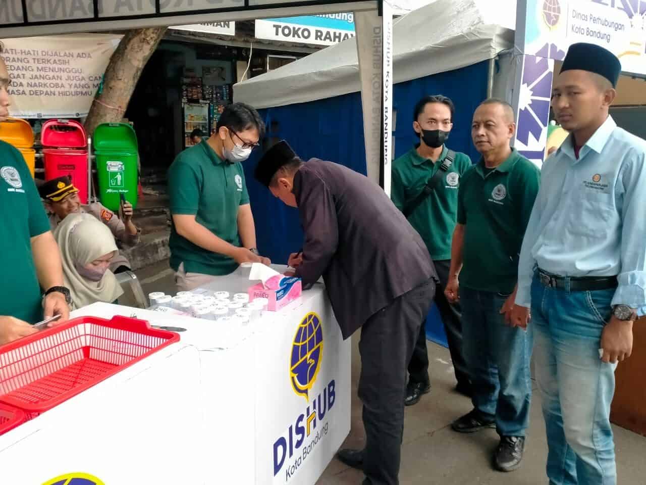 BNN Kota Bandung Tes Urine Puluhan Sopir Bus Angkutan Mudik di Terminal Cicaheum (Copy)